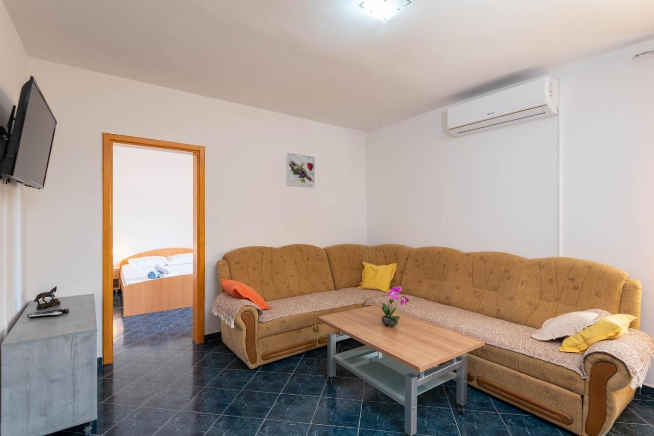 Mare Apartment *